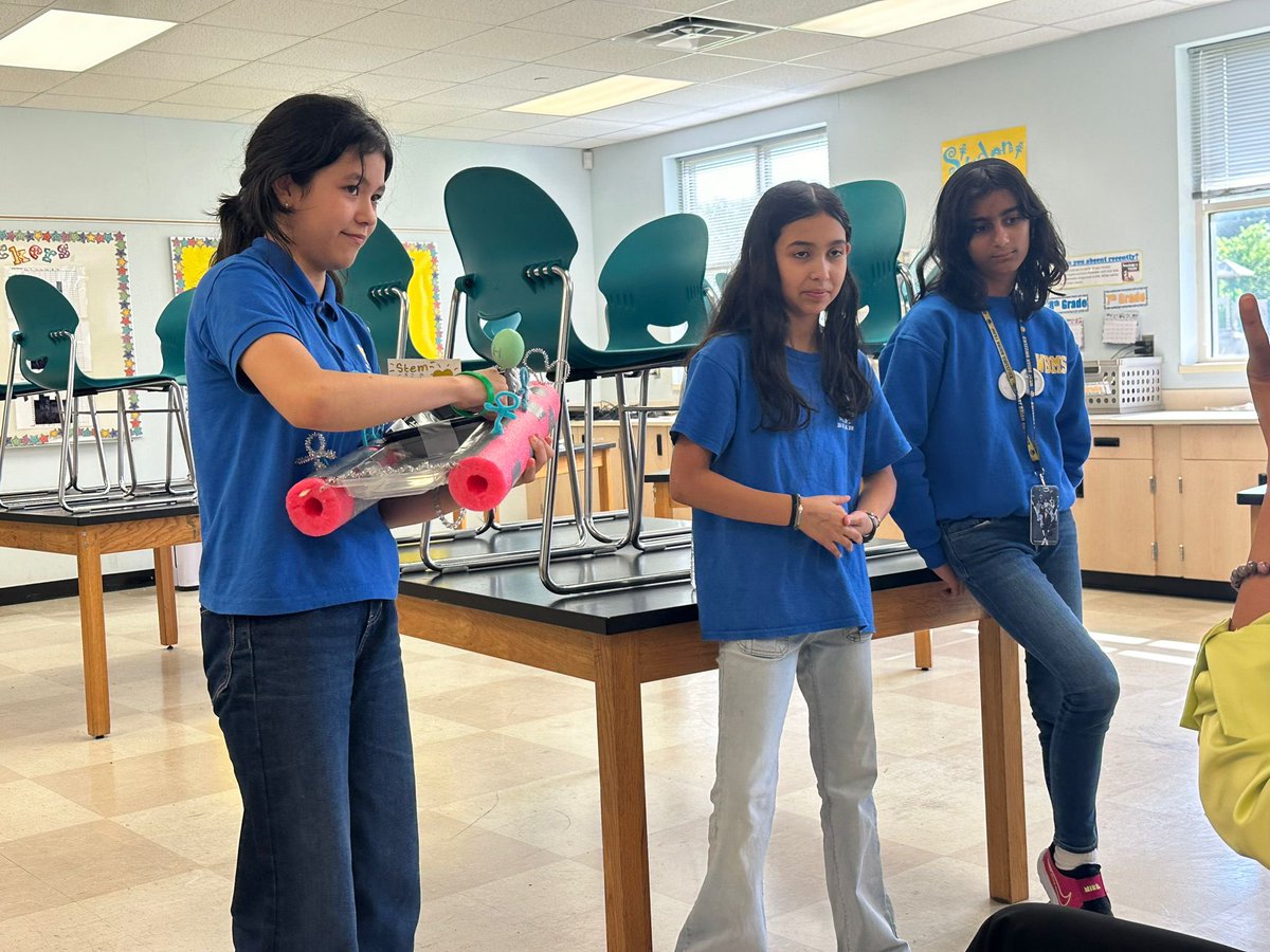 🎉Girls Get Set Mentoring program on successfully presenting their prototype projects today! 🚀 Thank you Panika Bannack ( Baker Hughes) & Ms. Milder for their invaluable guidance. Bright futures ahead! 🌟 #GirlsGetSet #MentoringSuccess #FutureLeaders @WestBriarMS