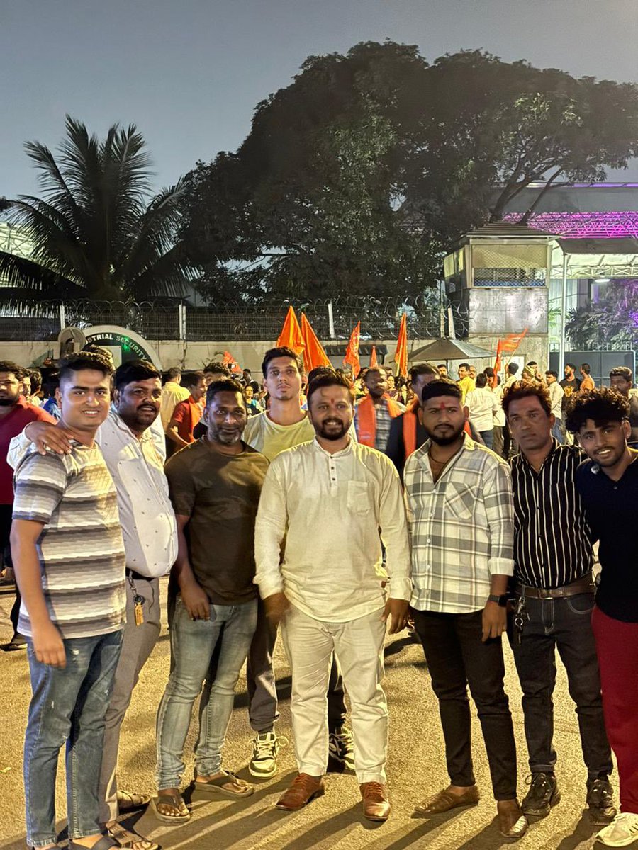 AaplaAditya's tweet photo. Yesterday @narendramodi #Mumbai #RoadShow #Vibe #Spendid @mieknathshinde @Dev_Fadnavis #Victory https://t.co/xoY4C858iV