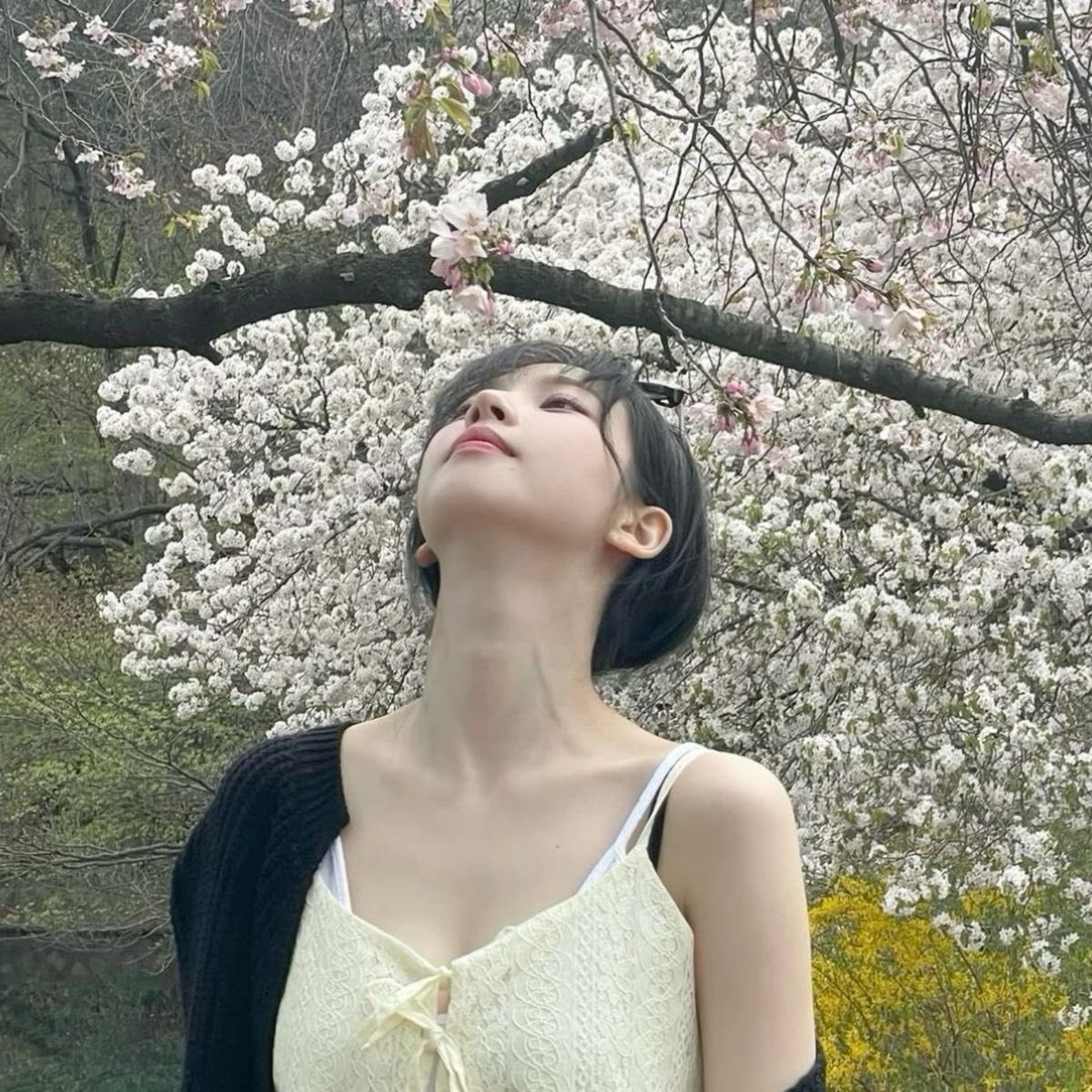 ⠀
หรือเธอรู้ว่าฉันรัก เธอเลยใจร้าย 
หรือเธอรู้ว่าฉันรัก ฉันเลยเป็นของตาย 
⠀
ช่วยบอกมาได้ไหม ว่าต้องการอะไร
มาทำให้ฉันรักแล้วหนีไป
⠀