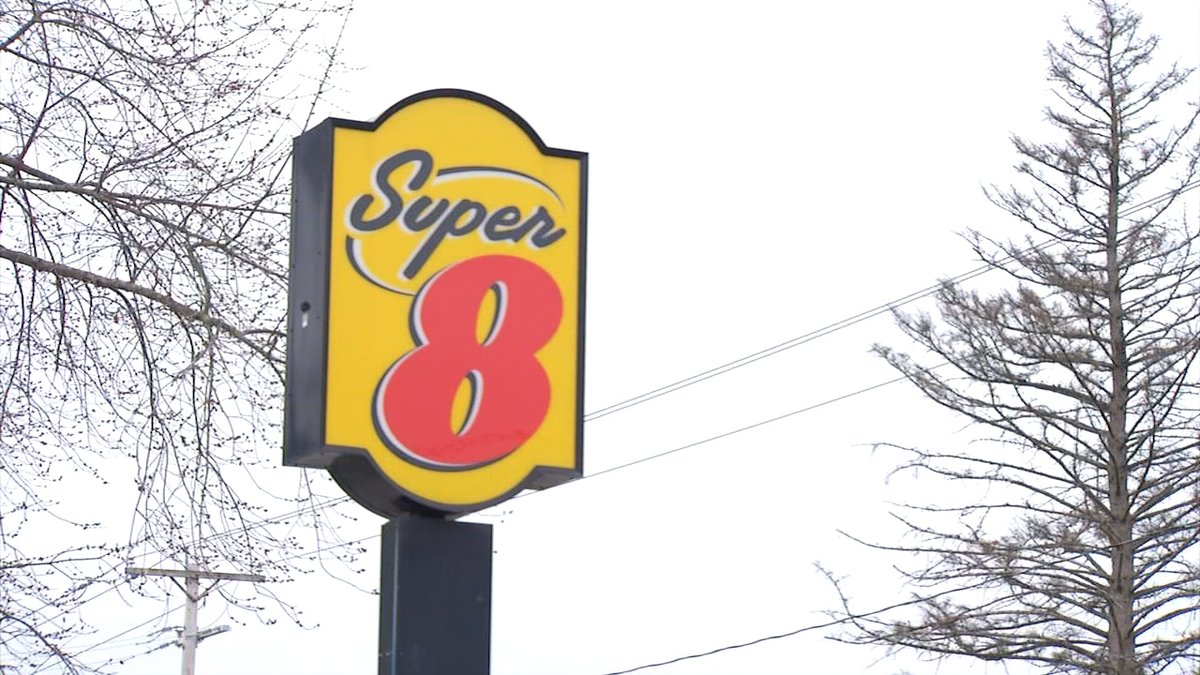 FOX23News's tweet image. The #Rotterdam Fire Department said there was a #malfunction in the fire alarm system, which prompted the department to say everyone needed to be moved to a safer location. The #Super8 #motel has been housing #migrants from #NYC since July.  trib.al/F4wn1Xr