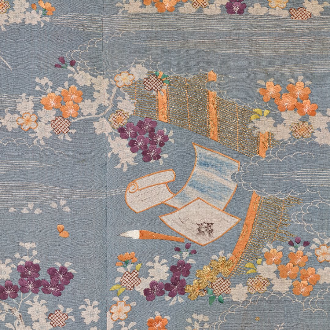 에도시대에는 의도적으로 인물을 넣지 않고 이를 암시하는 무늬가 기모노에 사용되었습니다. 본관 8실에서 6월 23일까지 선보입니다.

쥐색 지리멘 바탕 금기서화무늬 후리소데(소맷부리가 긴 기모노), 에도시대 19세기

#도쿄국립박물관 #전시중 #기모노 #일본미술 #TokyoNationalMuseum #Ondisplay
