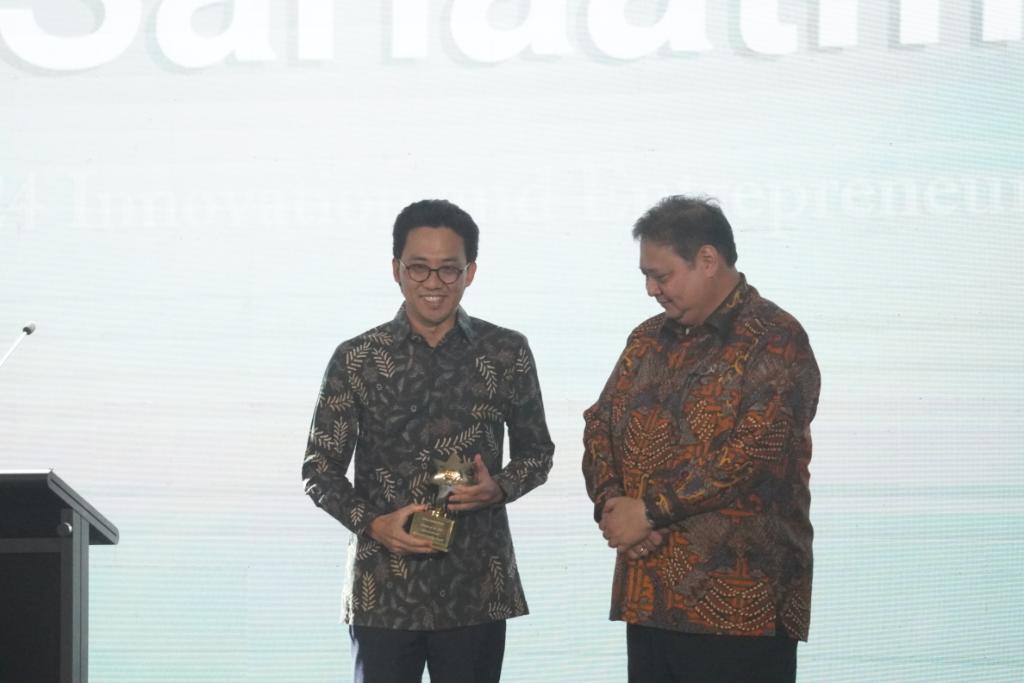 Congratulations to #OzAlumAwards2024 Innovation & Entrepreneurship Awardee, @UNSW #OzAlum Alvin Sariaatmadja!

As President Director of Emtek, Alvin is a leading figure in 🇮🇩 media, digital infrastructure, healthcare and financial services sectors.