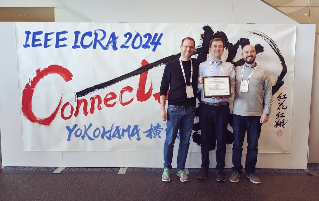 ...and the winner is... Wonderful achievement by the @CBehav team at @ieee_ras_icra! We return to @UniKonstanz with the Best Paper Award in multirobot research from #ICRA2024, the flagship conference in robotics @ieeeras! Thanks to all the co-authors for the amazing job!