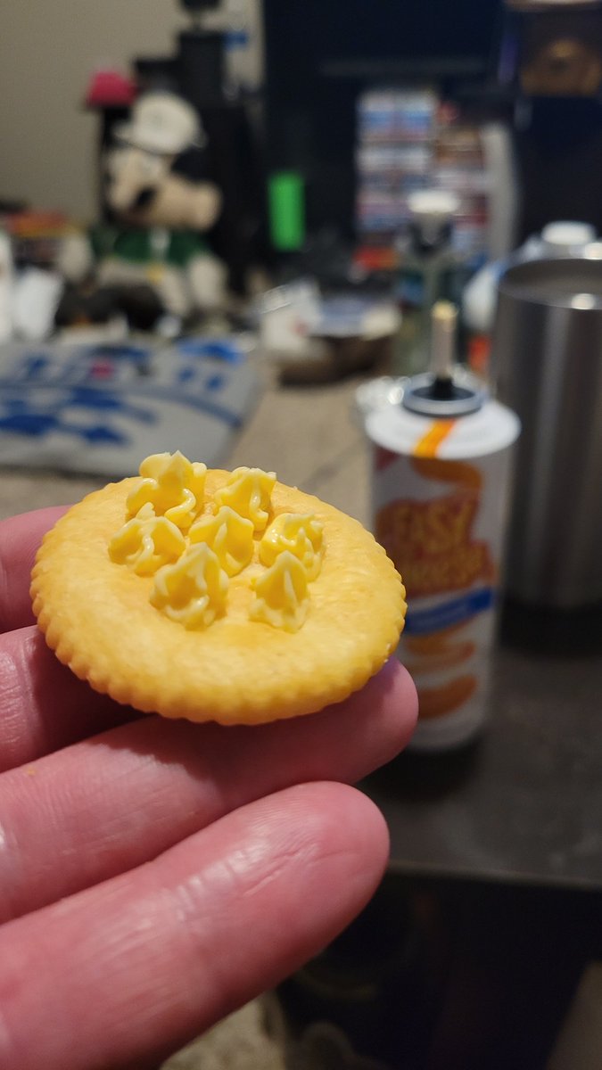 gnarlyShua's tweet photo. 8 year olds pretending to be pastry chefs https://t.co/zPWq6VGZnr