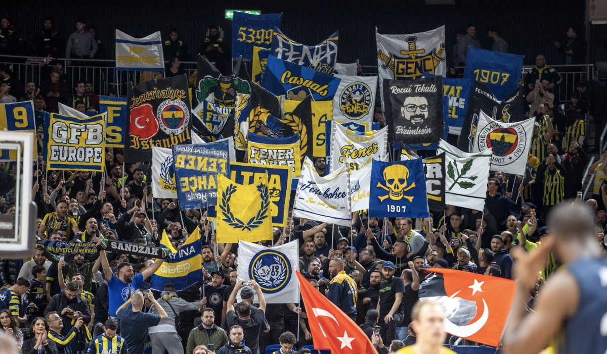 ✍️ Fenerbahçe'mizin beş yıl aranın ardından boy göstereceği EuroLeague Final-Four'u öncesinde taraftarlarımız, sınırlı kontenjanlar nedeniyle bilet bulmakta büyük problemler yaşıyor.

Başta GFB Europe olmak üzere pek çok tribün grubu ve münferit tribün emekçileri, kulüp tarafına