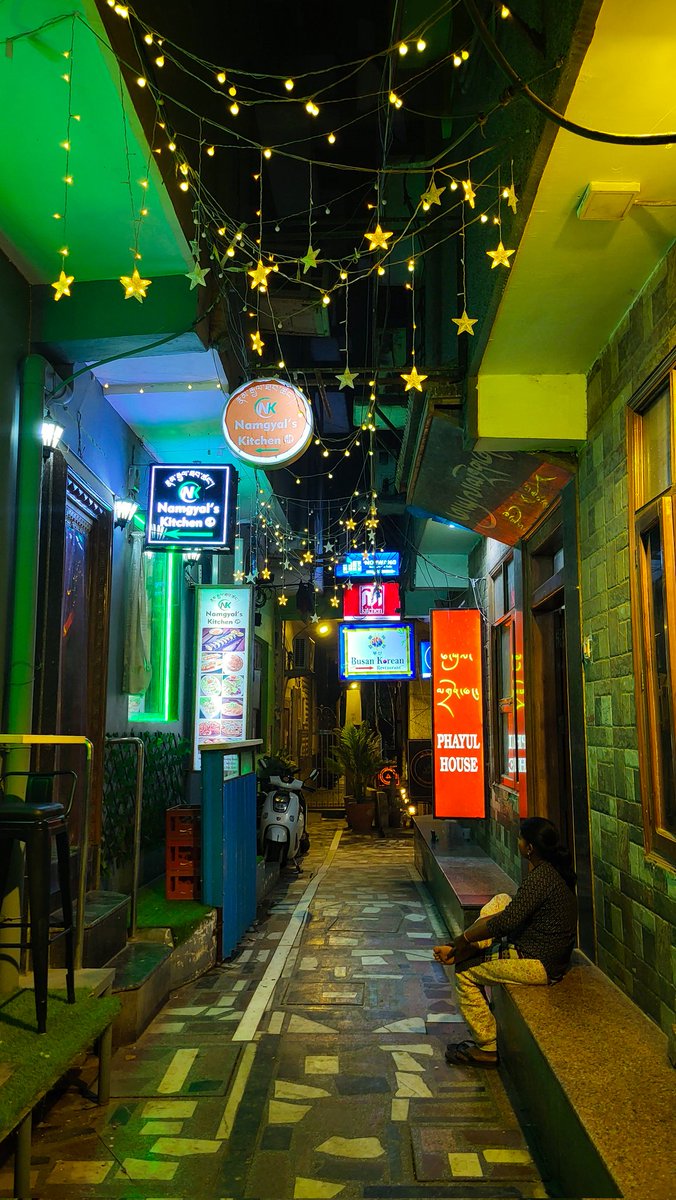 stfuakshhh tweet media