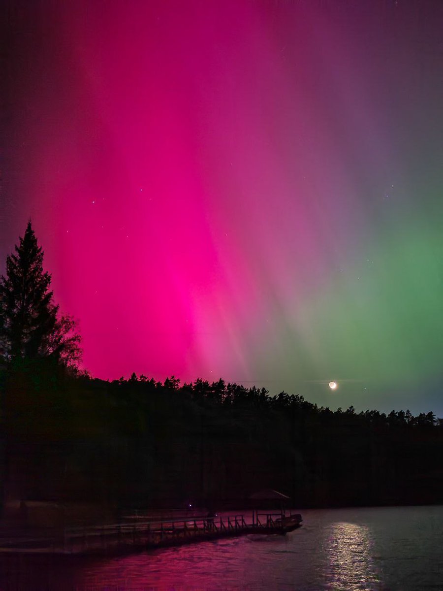 By our member Mindaugas Gu #Lithuania - May 10-11 #aurora. #aurora_borealis #NorthernLights @StormHour #nightskyphotography @ThePhotoHour @rustlecloud