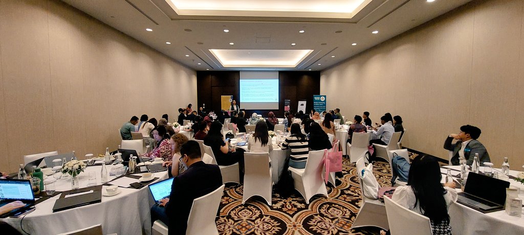Dr Sze-Yen Tan, AdvAPD RNutr. (@tanszeyen) on Twitter photo I was lucky to be able to represent <a href="/DeakinNutrition/">Deakin Nutrition</a> and travel with a group of <a href="/Deakin/">Deakin University</a> staff & country managers on this inaugural Deakin SEA Roadshow. It was a fun and rewarding trip, and we hope to see some of these participants in Melbourne in the future! I was lucky to be able to represent <a href="/DeakinNutrition/">Deakin Nutrition</a> and travel with a group of <a href="/Deakin/">Deakin University</a> staff & country managers on this inaugural Deakin SEA Roadshow. It was a fun and rewarding trip, and we hope to see some of these participants in Melbourne in the future!
