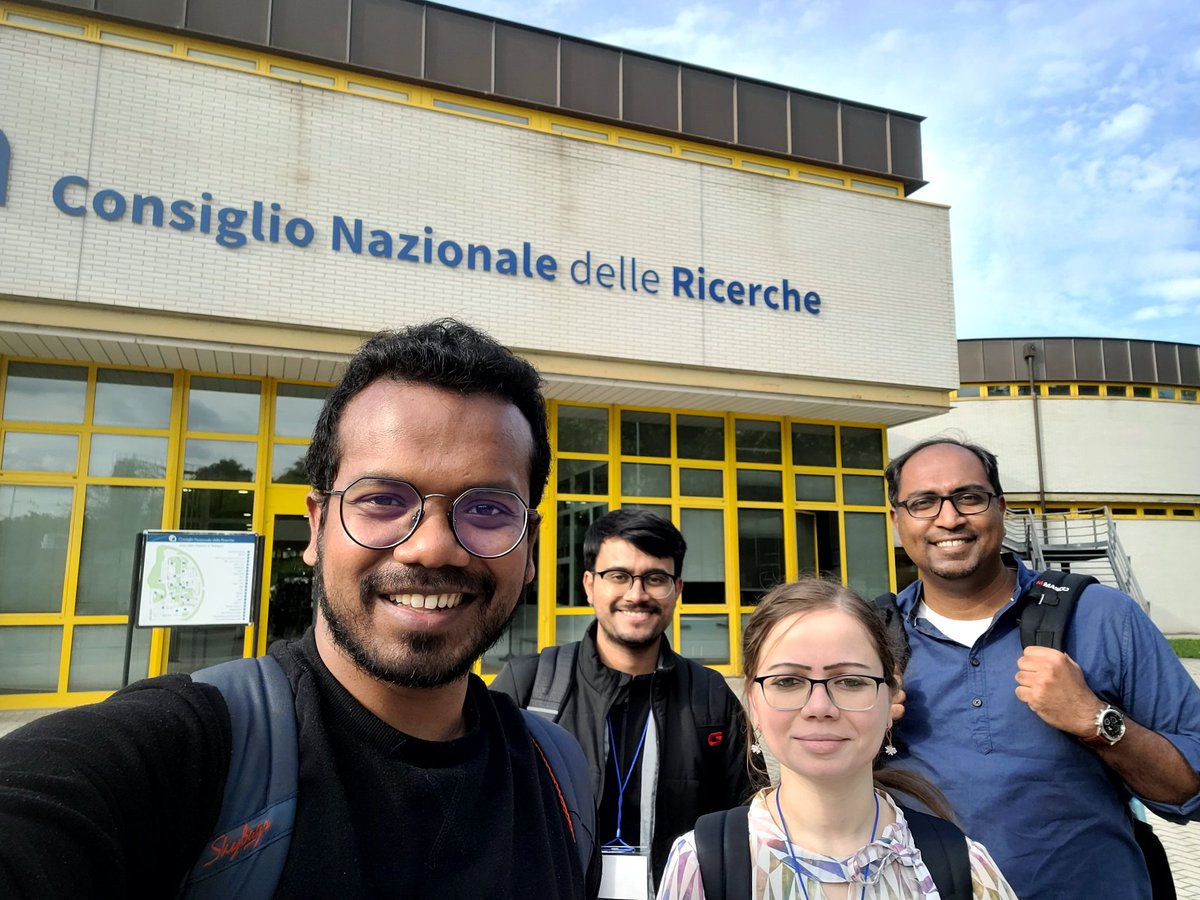 self_calibrated's tweet photo. Last week in #SPARCS,  interacted with people doing research on radio astronomy around the globe. Amazing conference thanks to organizers @tvern23 @cjriseley https://t.co/xlOoLFVys9