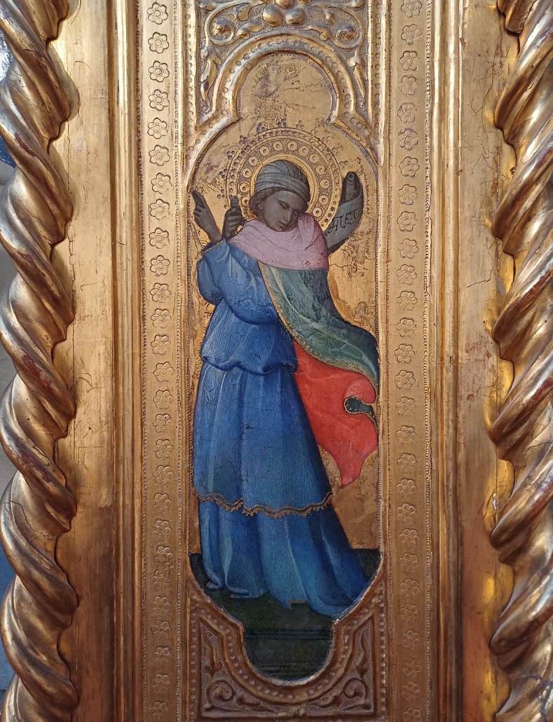 Sembra danzare nell'oro questo giovane profeta dalle forme sinuose e l'espressione pensosa, esempio del raffinato talento di un campione dell'arte tardogotica a Firenze: Lorenzo Monaco. Dettaglio dell'Incoronazione della Vergine, 1414, Uffizi