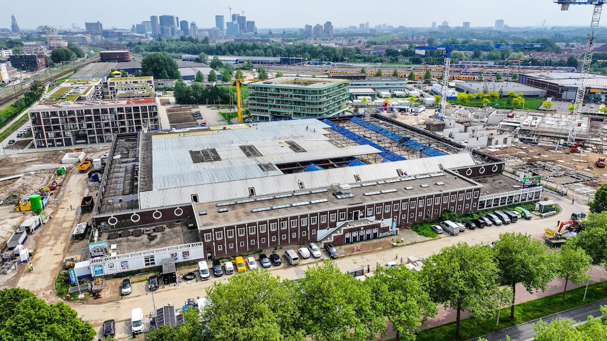 Twee mijlpalen in <a href="/CartesiusUT/">Cartesius Utrecht</a>  Utrecht om te vieren! De eerste paal voor de start bouw voor 165 sociale huurwoningen van <a href="/PortaalWonen/">Portaal</a>. De laatste paal voor de 246 huurwoningen bovenop het CAB. Lees hier het persbericht mrpdevelopment.nl/nl/mrp-news/st…