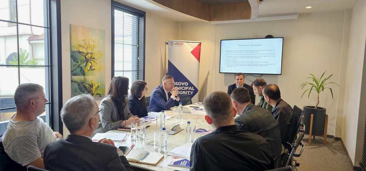 📢🙌Day 2 of training with Ferizaj's businesses underway! Our program delves into practical tips for implementing the Whistleblower Protection Law in the Private Sector in Kosovo. #IntegrityMatters #BusinessTraining 

Supported by @USAIDKosovo