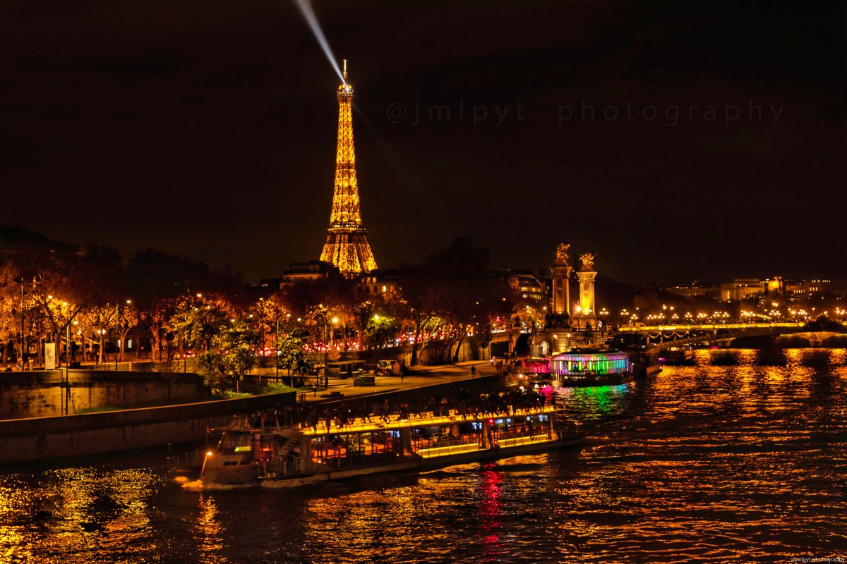 jmlpyt's tweet photo. Paris
Pont Alexandre III et Tour Eiffel
Canon EOS 5D Mark IV
#paris #paris2024 #visitparis #ExploreFrance #francemagique #canon #canonphotography #jmlpyt #photography #pont #AlexandreIII #TourEiffel #EiffelTower https://t.co/Cv0fvmS68V