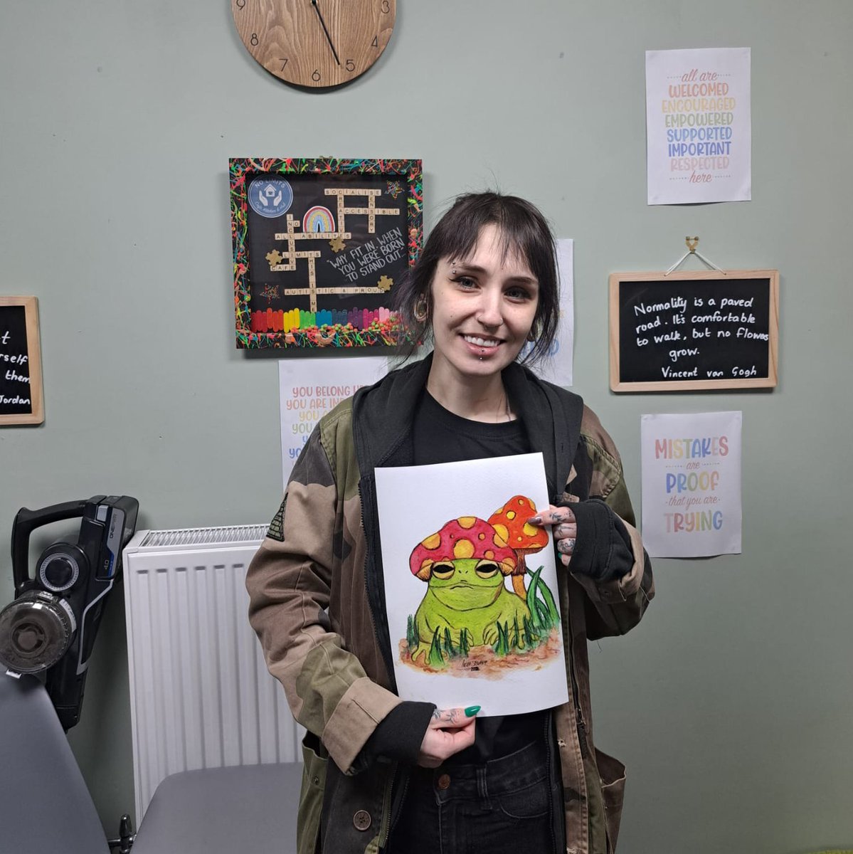 India has been part of the Diabetes Community Youth programme since Nov' 2022. Steve helps to highlight strengths and abilities to create empowerment. India is an incredible artist so Steve &amp; India visited the <a href="/no_limitscafe/">NoLimitsCafe</a>, where they kindly agreed to display her artwork. 😍