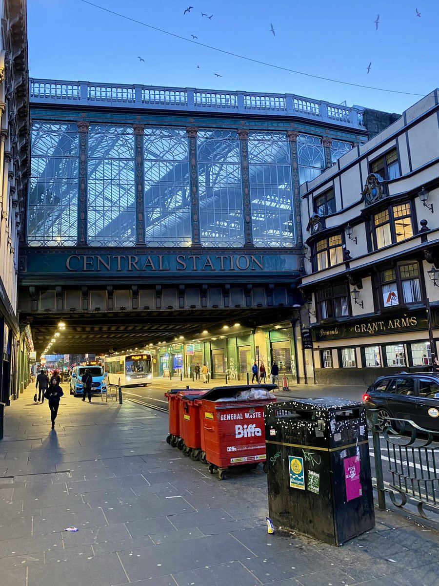 #MomentsOfBeauty in #Glasgow: Caught in the gloaming, the way the Hielanman's Umbrella slides across Argyle Street… You can sense it’s great weight and the work it is doing and yet it appears so effortless especially the dainty pilasters and trusses supporting the glass roof 🥰!