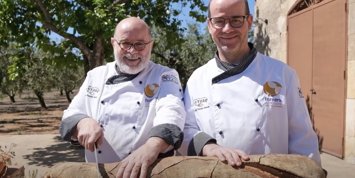 Coneixeu als germans Sistaré? Al vídeo hi podreu descobrir les seves arrels; una història arrelada a la tradició de fer pa, a la cultura de l'oli d'oliva verge extra #DOPSiurana. El @FornSistare és 𝐄𝐧𝐭𝐞𝐧𝐞𝐝𝐨𝐫 𝐝𝐞 𝐥'𝐚𝐧𝐲 de la DOP Siurana. 📹 tuit.cat/8ktmD