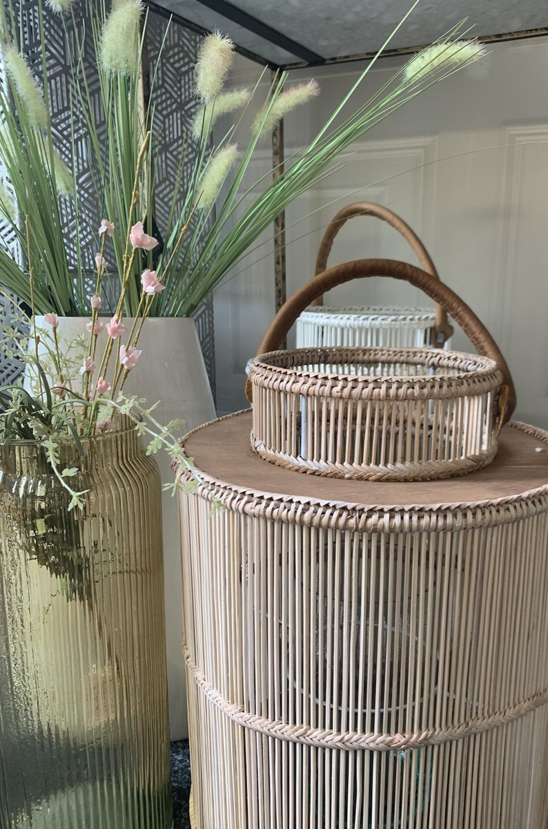Beautifully hand-woven and skillfully crafted with a genuine leather handle. These decorative lanterns are Ideal for indoor or outside use. 

unitedfurnishings.co.uk/round-rattan-b… 

#sale #homeaccessories #earlybiz