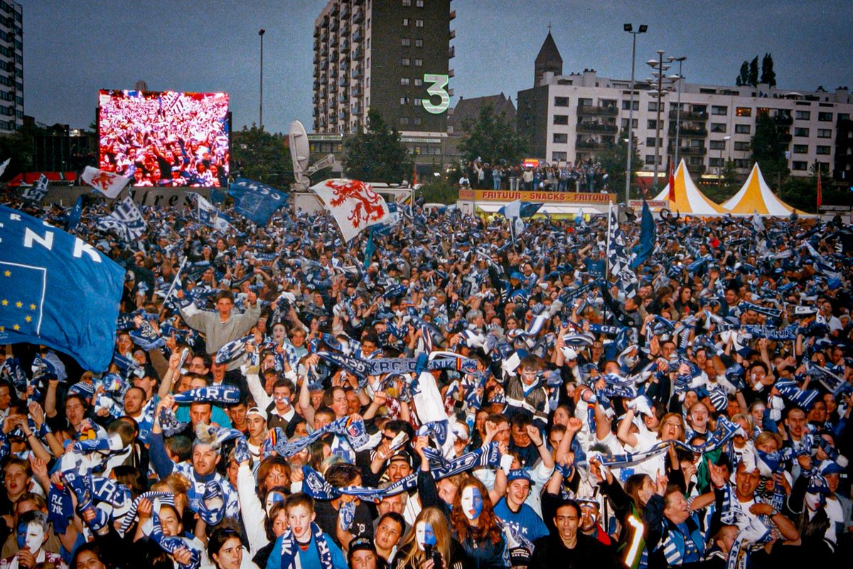 KRCGenkofficial's tweet photo. 25 years ago. Champions of Belgium 🇧🇪🥇
For the first time in our history 💙
#mijnploeg #krcgenk https://t.co/DOFxFTvDSM