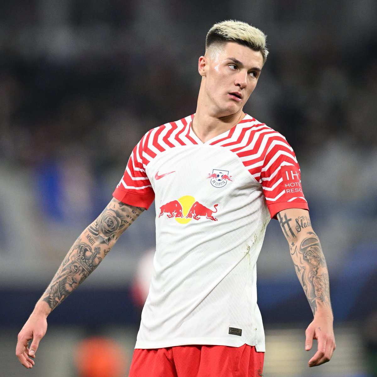 🚨 Arsenal are the favourites to sign RB Leipzig striker Benjamin Šeško.

He has a release clause of £64m and has also attracted interest from Chelsea, Manchester United and AC Milan. 

(Source: @TeleFootball )