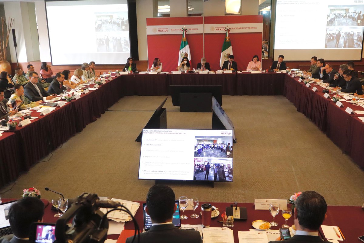 COMUNICADO CONJUNTO. “La Comisión Intersecretarial de Atención Integral en Materia Migratoria adopta el Modelo Mexicano de Movilidad Humana”. En la sede de la Cancillería se reunió la Comisión Intersecretarial de Atención Integral en Materia Migratoria (Ciaimm) en su décima