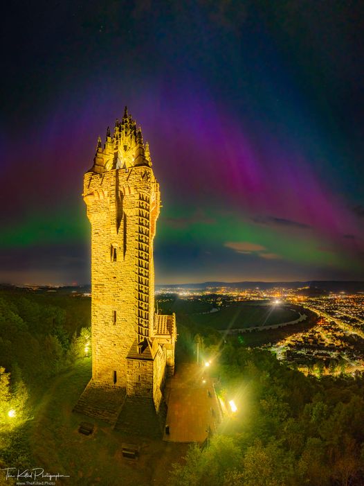 The #AuroraBorealis lighting up #Stirling and @TheWallaceMon
Great 📷: @TheKiltedPhoto
#WallaceMonument #VisitScotland #Scotland #LoveStirling #AmazingScotland #NorthernLights #ScotlandIsCalling #ScottishBanner #TheKiltedPhoto #VisitStirling