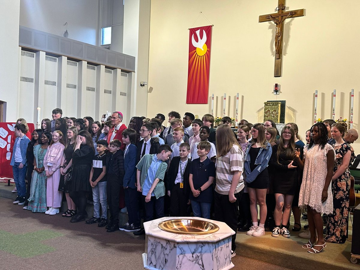 Congratulations to all those confirmed last night during the lovely service at Holy Cross church 🙏🏻 <a href="/StPatsRC/">St Patrick's RC High School</a> <a href="/StTeresasRCP/">St Teresas RCP Irlam</a>
