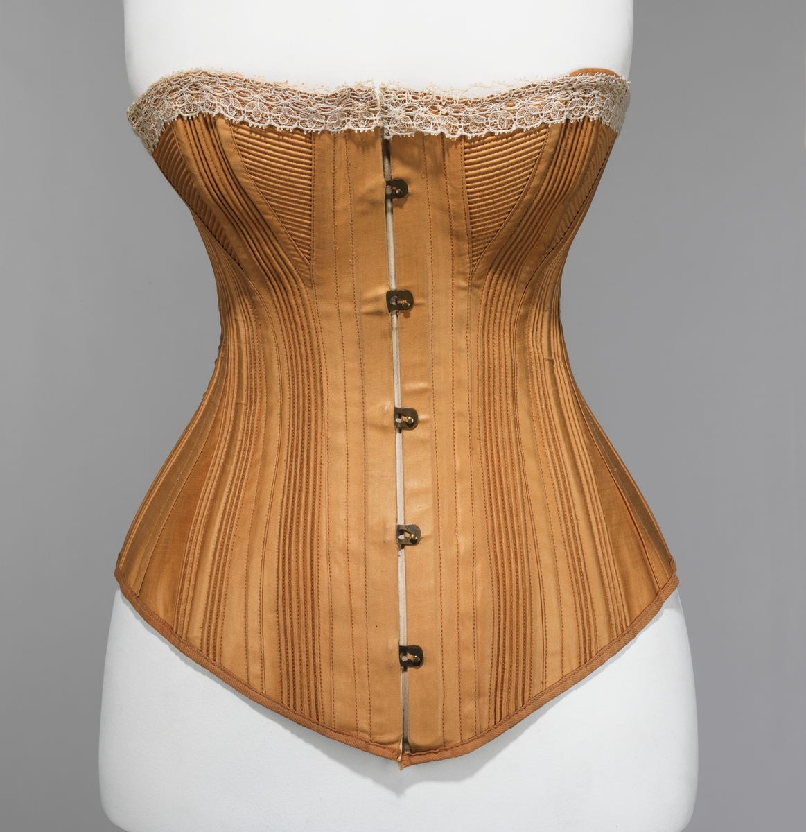 Corset metmuseum.org/art/collection…