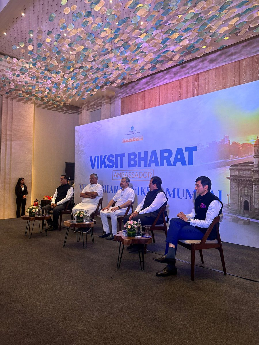 Our chief guest has arrived, union minister @AshwiniVaishnaw has graced the Viksit Bharat Viksit Mumbai event, the event will pave the way for the morning full of insights and discussions of India's past journey of decade #VBA2024 #ViksitBharatAmbassador