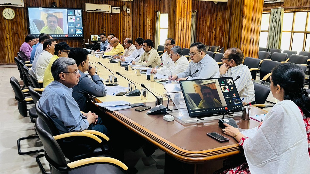 आज दिनांक 16-5-2024 को गन्ना किसान संस्थान के सभाकक्ष में प्रमुख सचिव, चीनी उद्योग एवं गन्ना विकास विभाग की अध्यक्षता में साप्ताहिक समीक्षा बैठक आयोजित की गई।
#upcane #weeklymeeting
#reviewmeeting
<a href="/CMOfficeUP/">CM Office, GoUP</a> <a href="/InfoDeptUP/">Information and Public Relations Department, UP</a>