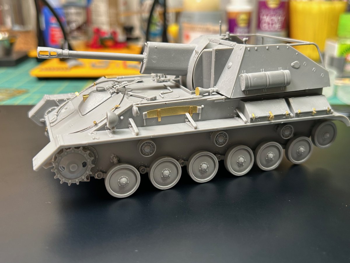 MiniArt SU-76 is ready for paint. I still need to assemble the tracks, 5 figures and the ammo boxes.
#JFFGREEN #JFFScaleModels