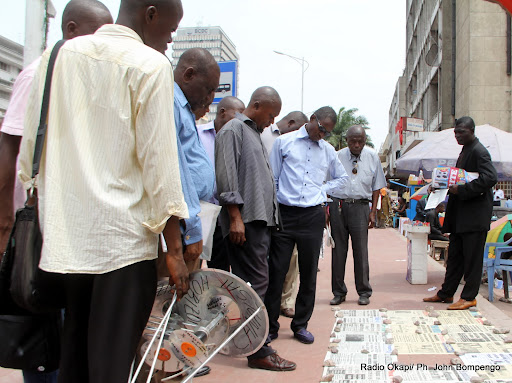 Les journaux parus à ce vendredi à #Kinshasa consacrent leur Une à la cérémonie d’hommage national et d’inhumation des victimes des bombardements des camps de déplacés de Mugunga, en périphérie de #Goma (Nord-Kivu).
Voici la revue de presse⤵️
radiookapi.net/2024/05/16/act…