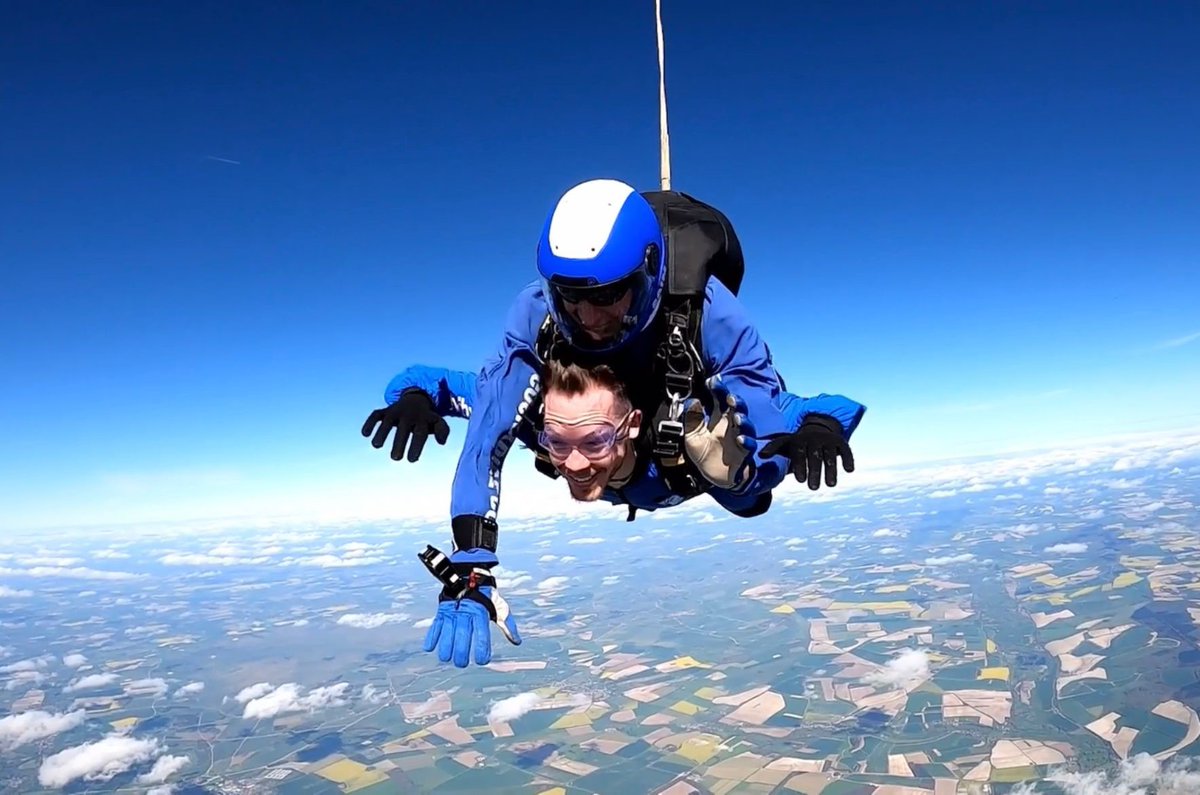 🪂 Big shout out for Poppy’s dad Matt, who completed his skydive from 15,000ft, raising a fabulous £2,130. We think you are incredible! If you would like to skydive for #PortsmouthDSA please get in touch...! 🌟 🪂#SkydivingHero