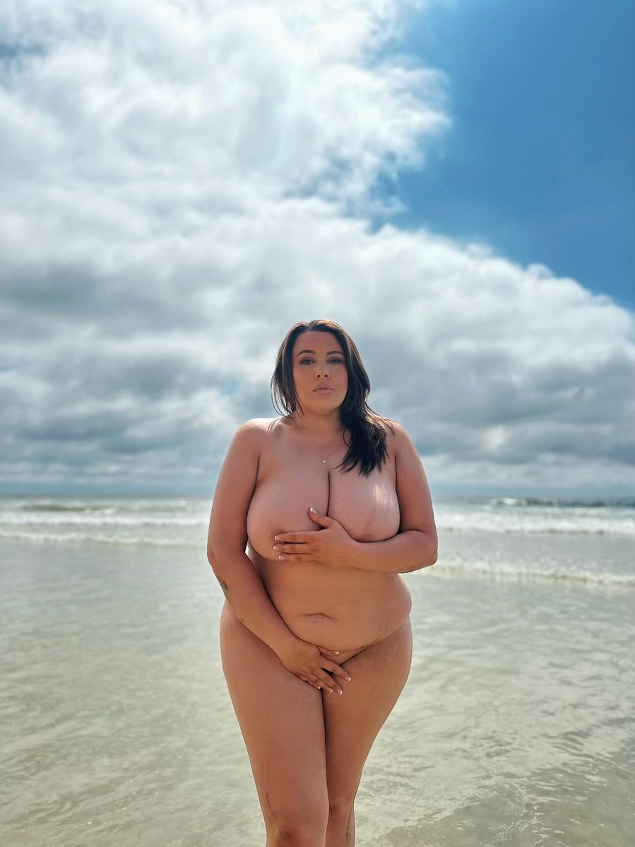 lauramorganxxx's tweet image. RT to remove my hands 😈