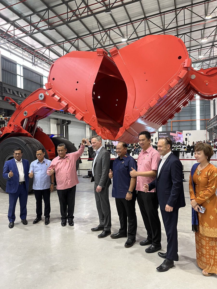 Excited to join the grand launch of @SandvikGroup's new production facility in Seremban, Malaysia! With a focus on sustainability and innovation, Sandvik is setting new standards in the mining and construction industries. Congrats for establishing a factory in🇲🇾! #Sandvik #Mining