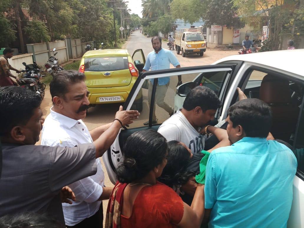 Throw back:-While on Kanyakumari rally of #MNM, #Nammavar @ikamalhaasan helped a lady who met with an accident by sending her to the hospital in his vehicle.. We hope & pray for her speedy recovery! #Kamalhaasan