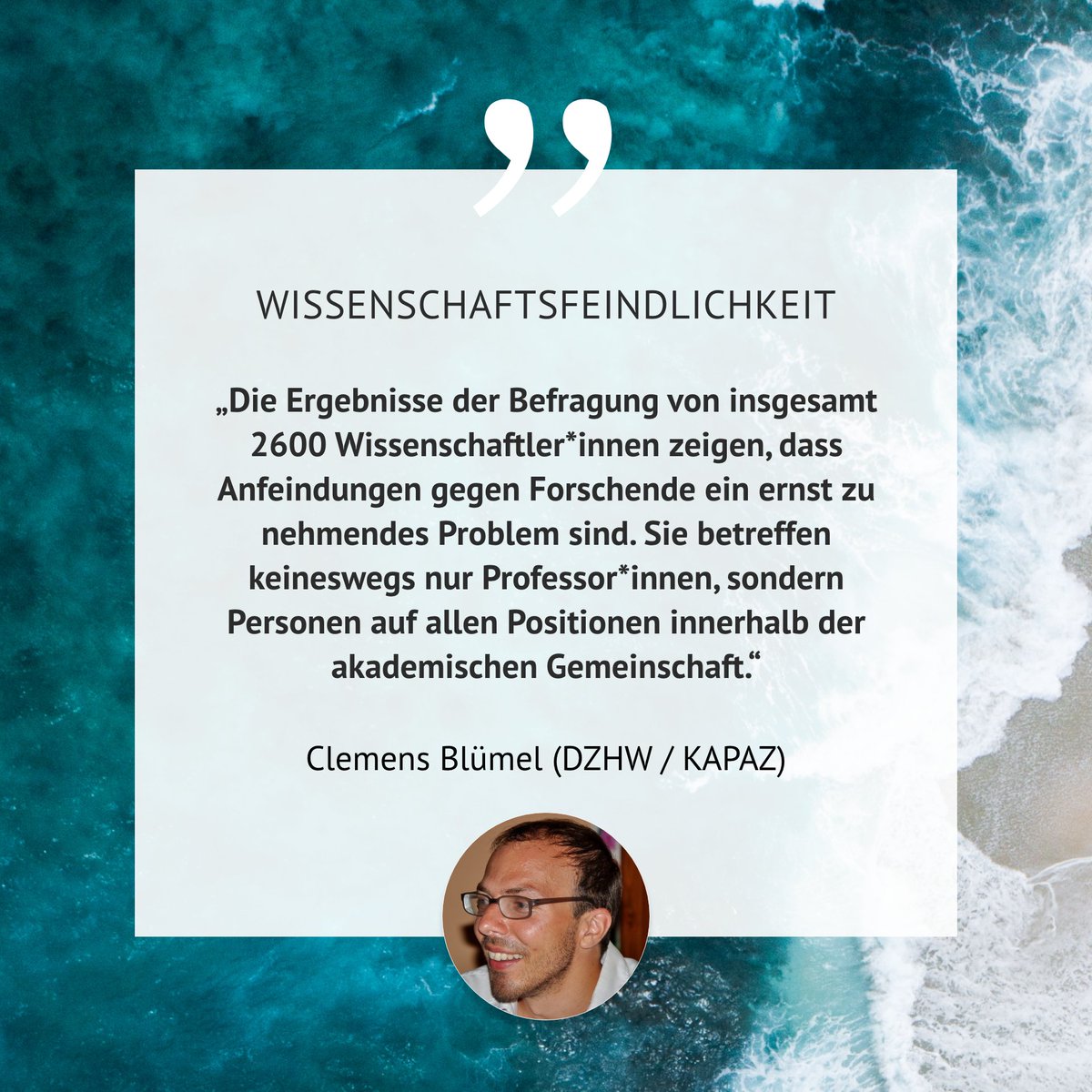 Die repräsentative Umfrage unter 2.600 Wissenschaftler*innen zeigt, dass nicht nur Professor*innen Angriffen, Anfeindungen oder Abwertungen ausgesetzt sind. #Wissenschaftsfeindlichkeit trifft Forschende auf allen Positionen innerhalb der akademischen Gemeinschaft.