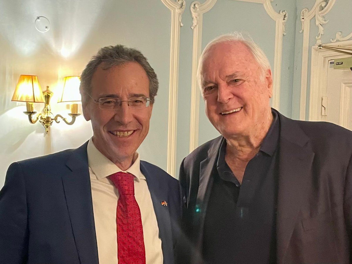 Up close with an icon of 🇬🇧 comedy - it’s been an absolute honour meeting the wonderful @JohnCleese, a great friend of 🇩🇪, at the premier of @FawltyTowersWE. We spoke about many things, but guess what wasn’t mentioned…! Many thanks John for a great evening filled with laughter!