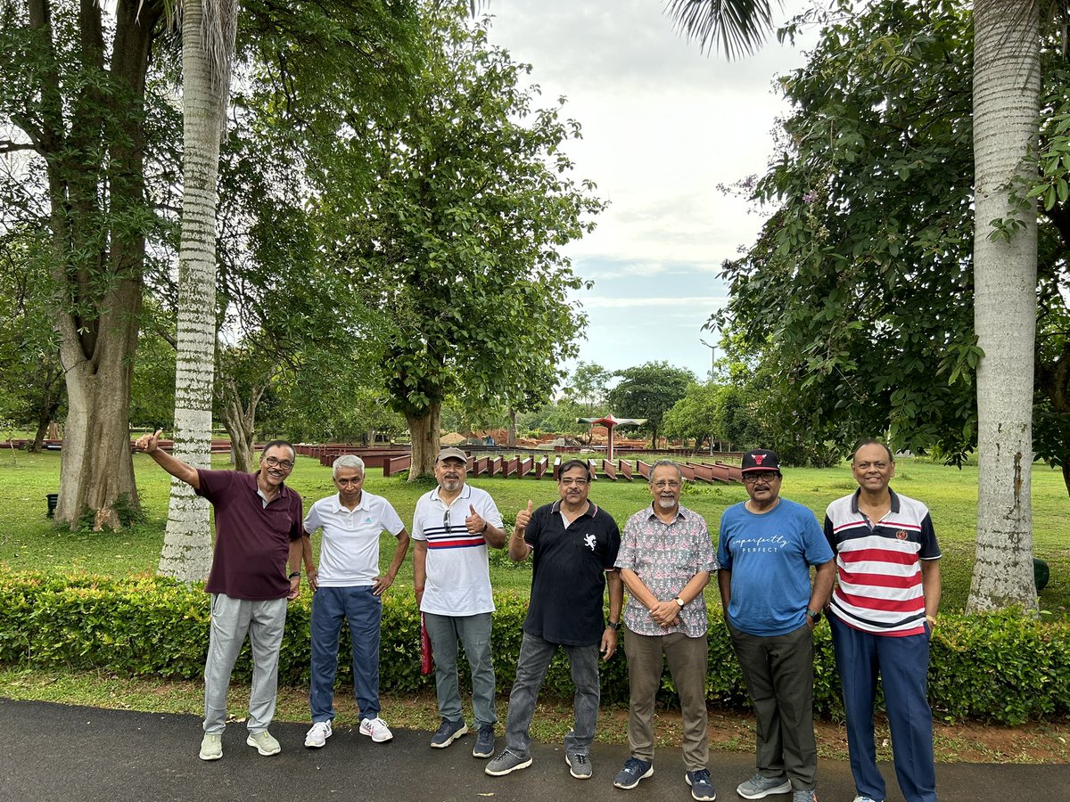 A casual morning walk at Ekamra Kanan followed by breakfast with friends from Rengcol days (1971-76). Rejoicing while reminiscing those good old days !! 👍🙏@nitrourkela @NITRAA_Official  #OldBoys