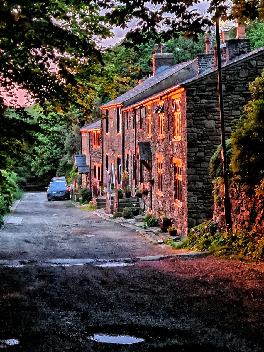 The setting sun painted the Wallsuches cottages in gold leaf last evening 😘 #sunset #Lancashire #cottage #countryside #galaxys20