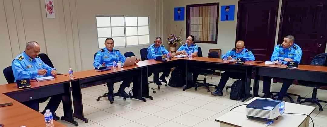 ITPRRPP2024's tweet photo. "Trabajando para fortalecer la educación policial en Honduras 🚔💪 ¡Juntos, construimos un futuro más seguro! 👮‍♀️👮‍♂️ #PolicíaNacionalHonduras #EducaciónPolicial #SeguridadCiudadana"@UNPH_EP https://t.co/t2QEjrLrLy