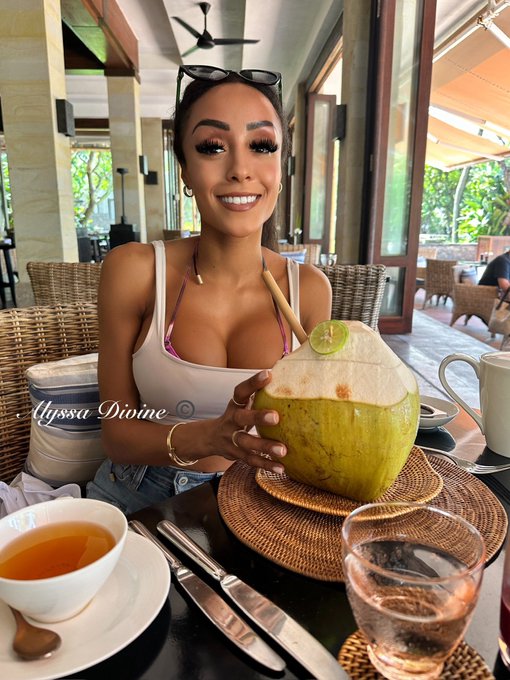 🥥🌴☀️🫶🏽 #BaliLife 🥰 https://t.co/HJbbcwHTYm<a href="/tag/balilife"class="tags">#BaliLife</a>