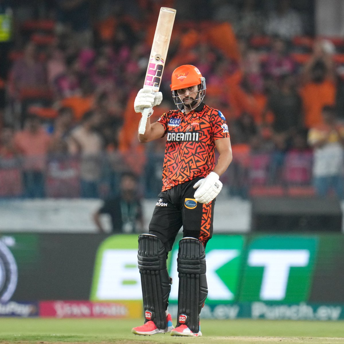 Nitish Kumar Reddy becomes the highest bod player in Andhra Premier league history. 

He goes back to play for Godavari Titans at price of 15.6 lkhs. 

#OrangeArmy @manaapl