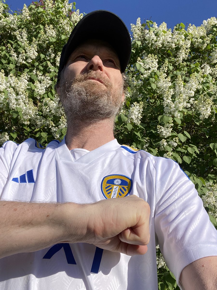 MATCHDAY! With temperatures of 26C here in Oslo, we pray and sacrifice to Baldur, the God of Light, Purity and the Summer for the strength and power of our lads tonight. We might add the fierceness of Thor also, so we have asked him to show up. MOT! #lufc #ALAW