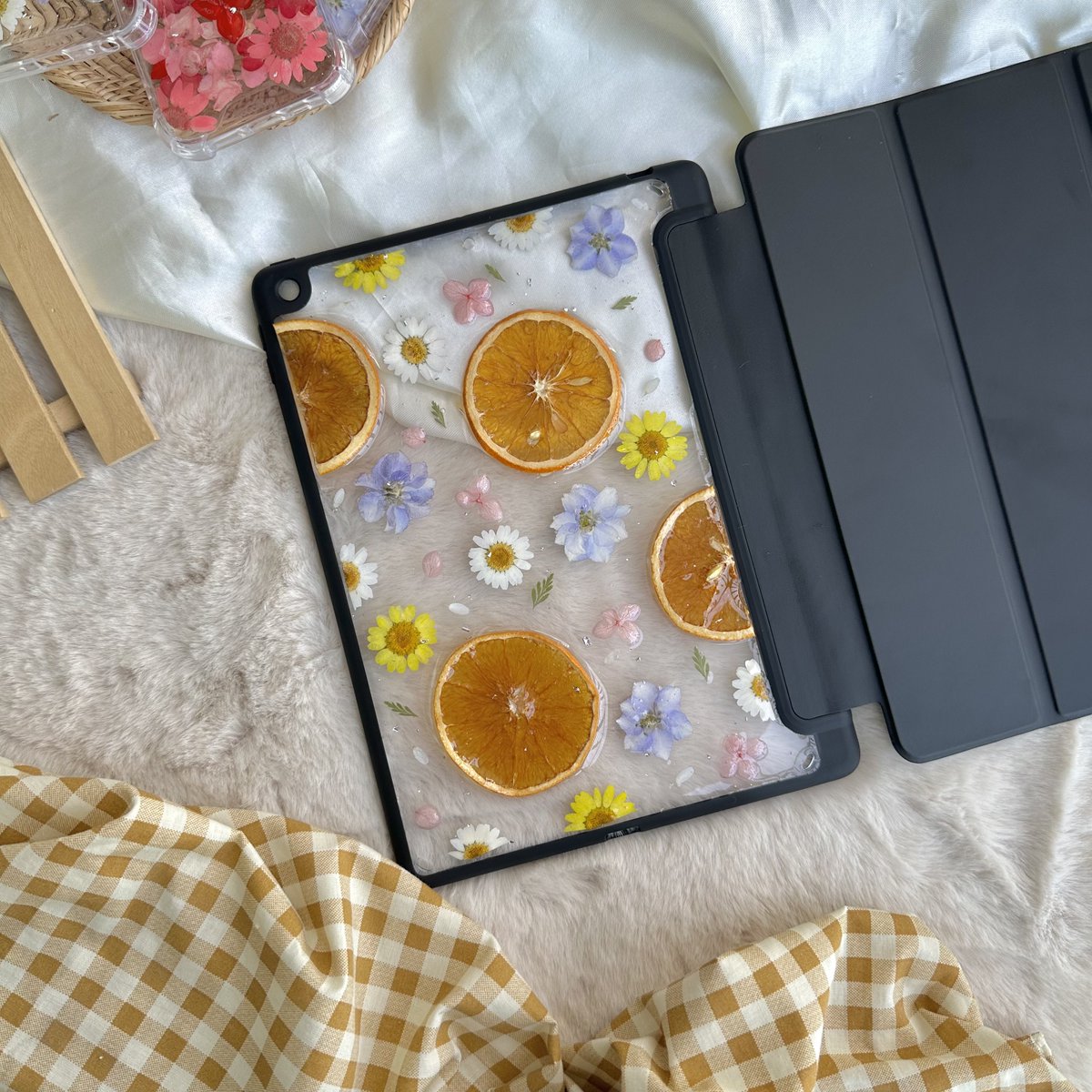 เคส IPad & Tablet 750฿ 💻🌿✨

เคสเรซิ่นแฮนด์เมด เรซิ่น+ดอกไม้แห้ง เคสDIY รับทำทุกรุ่น

🌻 เคสเรซิ่นเคลือบดอกไม้แห้ง
🌻 เลือกโทนสีดอกไม้ได้ตามต้องการ
🌻 สินค้าเป็นงานแฮนด์เมด ใช้เวลาประมาน 7-14 วัน

สนใจสั่งสินค้าทักแชทมาได้เลยค่า🥰🙏🏻

 #pcrwiupdate