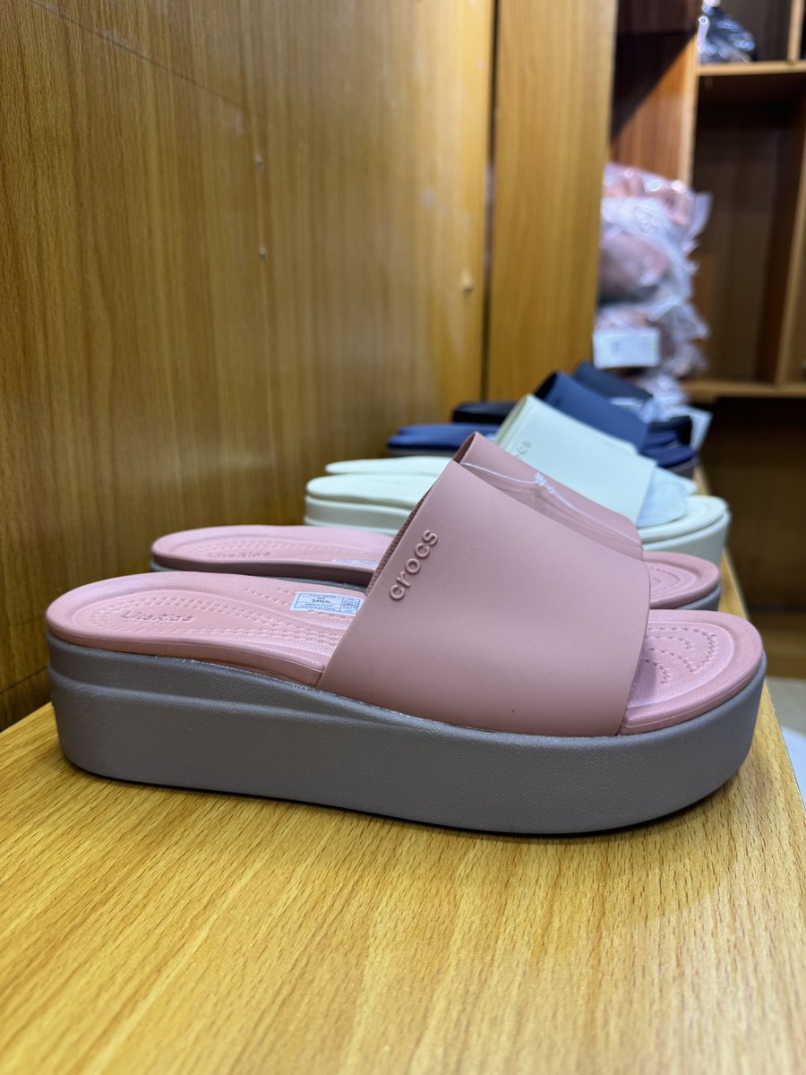What’s your preferred color and size ? 29,000(37-40)