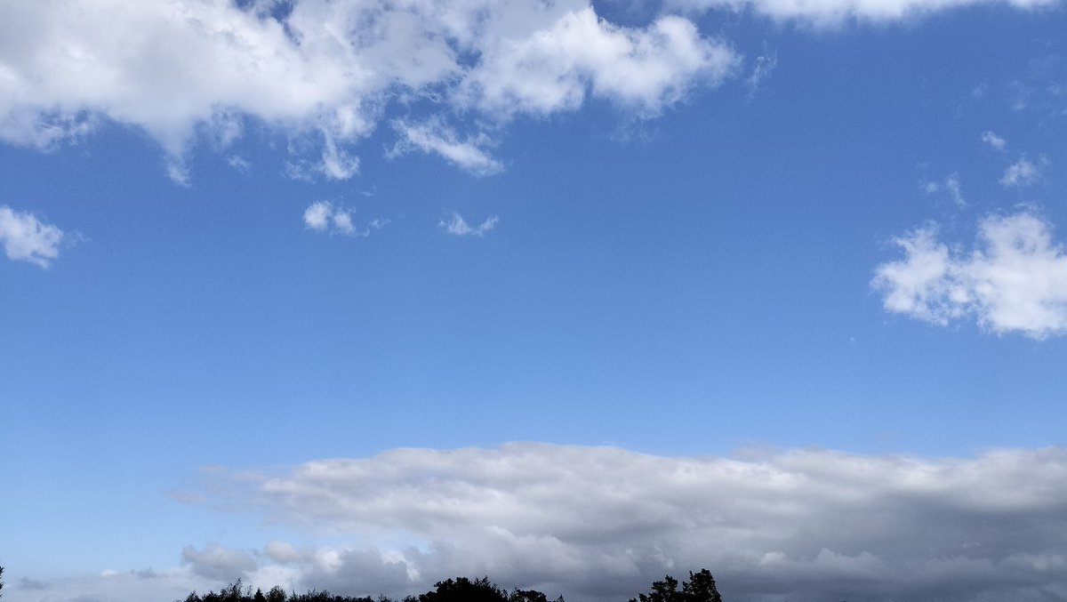 雨空に時々青空
5月１６日午後の空
#イマソラ　#写真撮ってる人と繋がりたい
saizou.net/blog/