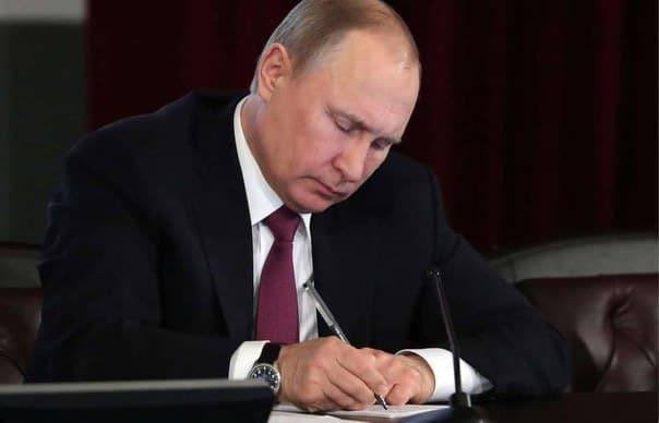 ✍️ Präsident Wladimir Putin sandte ein Telegramm an die Präsidentin der Slowakei im Zusammenhang mit dem Attentat auf den Ministerpräsidenten der Republik, Robert Fico. ✉️ Für dieses abscheuliche Verbrechen gibt es keinerlei Rechtfertigungen. 🔗 t.me/RusBotWien_DE/…