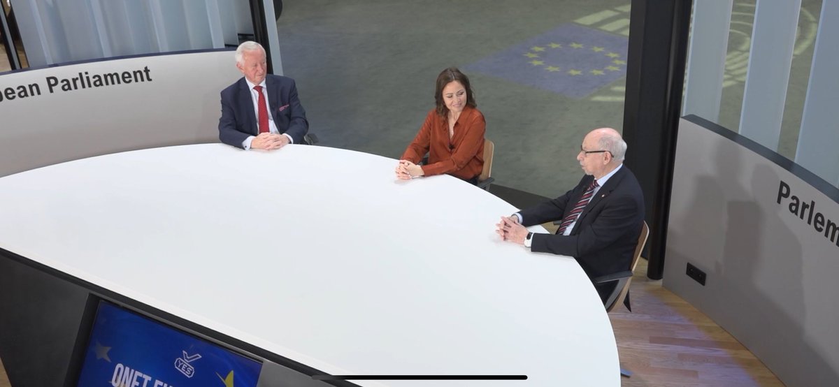 Dorota Bawolek (@dorotabawolek) on Twitter photo Zapraszam dziś o 15.00 do #onetEuropa O wyzwaniach stojących przed Parlamentem Europejskim <a href="/Europarl_PL/">Parlament Europejski w Polsce</a> w przyszłej kadencji i radach dla eurodeputowanych-nowicjuszy rozmawiam z <a href="/J_Lewandowski/">Janusz Lewandowski</a> i <a href="/BLiberadzki/">Bogusław Liberadzki</a> <a href="/onetpl/">Onet</a> Zapraszam dziś o 15.00 do #onetEuropa O wyzwaniach stojących przed Parlamentem Europejskim <a href="/Europarl_PL/">Parlament Europejski w Polsce</a> w przyszłej kadencji i radach dla eurodeputowanych-nowicjuszy rozmawiam z <a href="/J_Lewandowski/">Janusz Lewandowski</a> i <a href="/BLiberadzki/">Bogusław Liberadzki</a> <a href="/onetpl/">Onet</a>