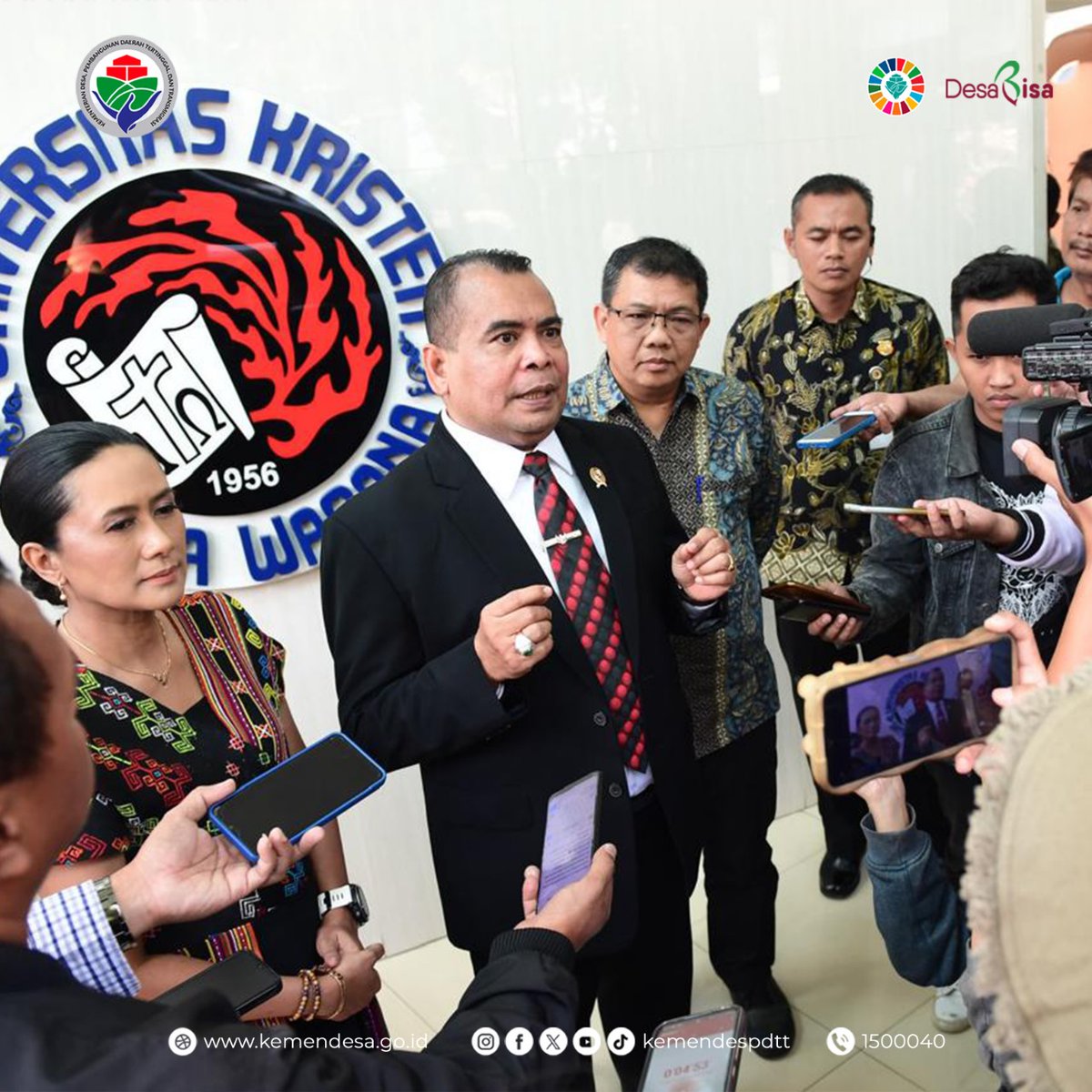 Wamendes PDTT Paiman Raharjo berbicara pada Stadium Generale dengan tema Implementasi Kebijakan Sistem Manajemen Nasional IKN dan Pengembangam Desa Menuju Indonesia Emas di Balairung Universitas Kristen Satya Wacana (UKSW) Salatiga, Jawa Tengah, Selasa (14/5/2024).