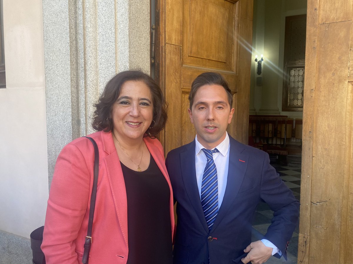 Enhorabuena al profesor <a href="/LopezToranJM/">JM López Torán</a> por la presentación de su libro “La batalla de las emociones” y por su excelente trayectoria. Eres una persona brillante, generosa y muy trabajadora, en quien se puede siempre confiar! 🤗